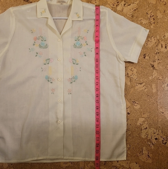 Vintage 1950s  Embroidered Pale Yellow Blouse Shirt Short Sleeve Size (L?) - Picture 4 of 13